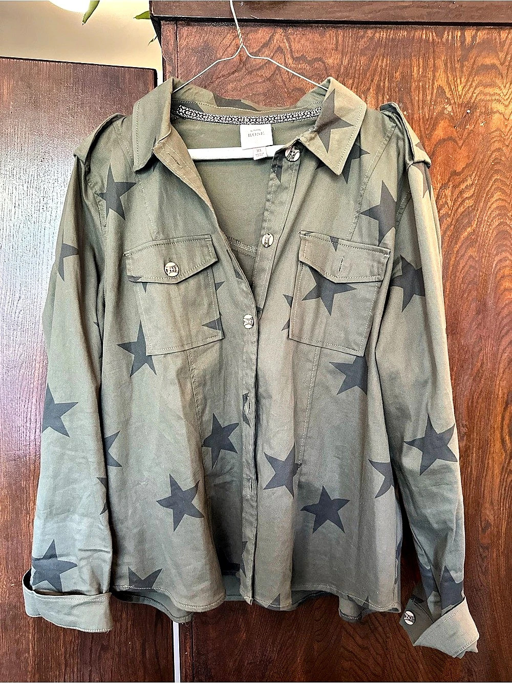 KNOX ROSE Star Print Utility Jacket in Army Green & Black XL Button Down